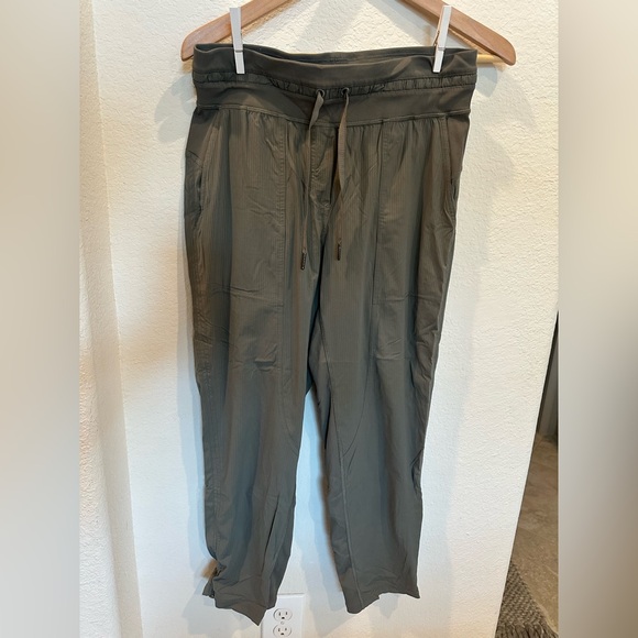 LULULEMON DANCE STUDIO mid rise CROP *sz 6* light olive - Picture 2 of 5